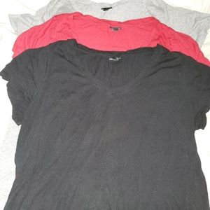 Set of 3 vneck tee